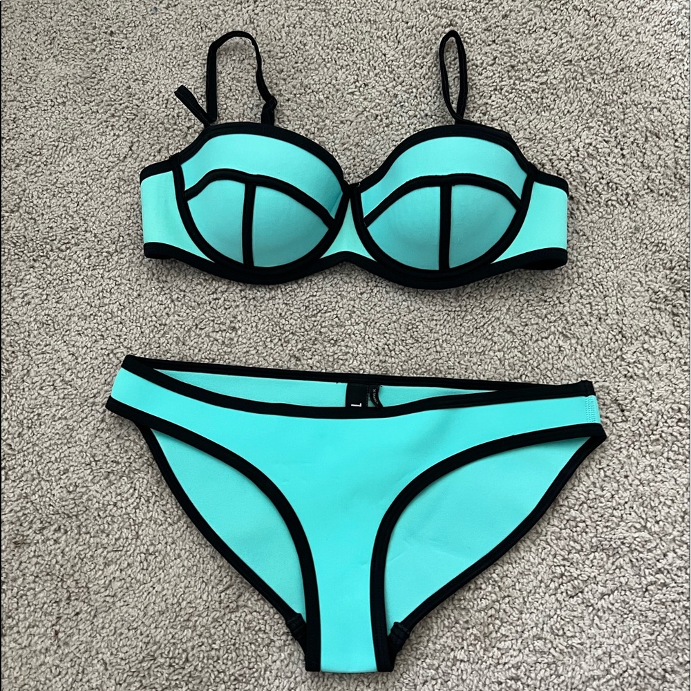 Triangl bathing suit set top small and bottoms xs perfect condition!